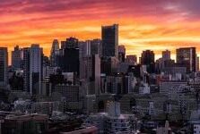久久精品国产亚洲av麻豆-剖析成见与界限，探索国产影视内容的多样化世界